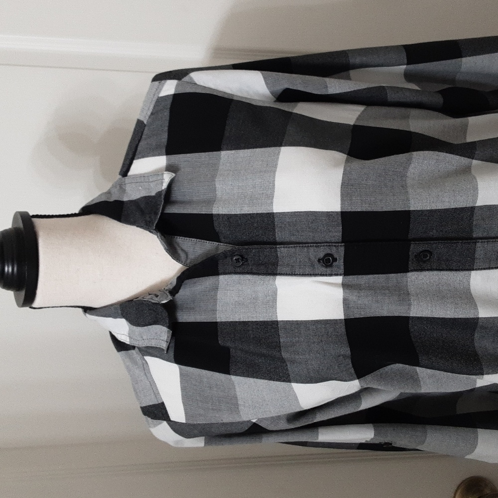 Riders by Lee Indigo Size M Button Front Blouse Buffalo Plaid Black White, EUC - Picture 2 of 12